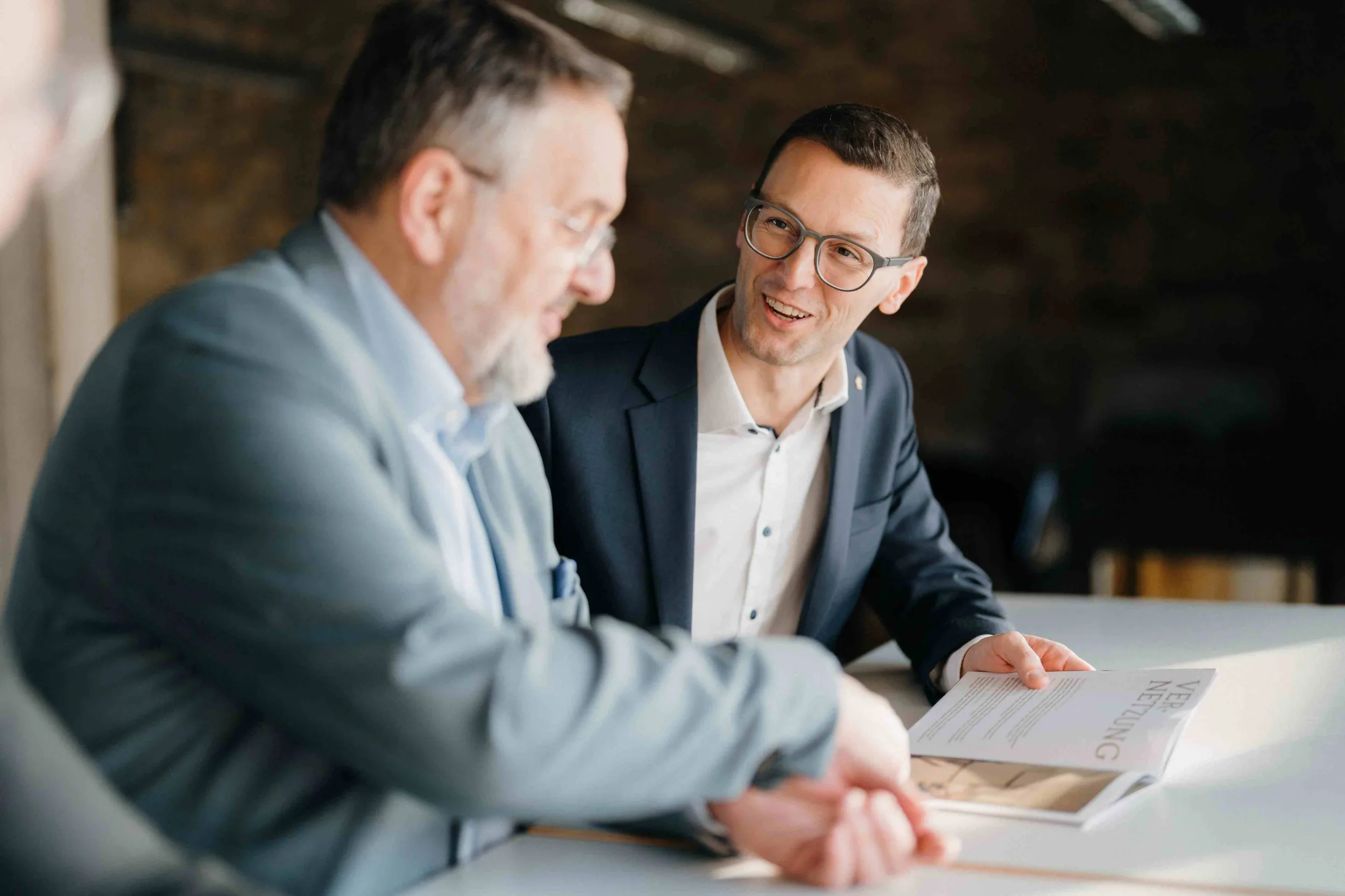 Wir entwickeln für Vermögende passende Strategien für das gesellschaftliche Engagement. Sinngeber sorgt für eine risikofreie, sichere Abwicklung, die allen Beteiligten Freude macht.